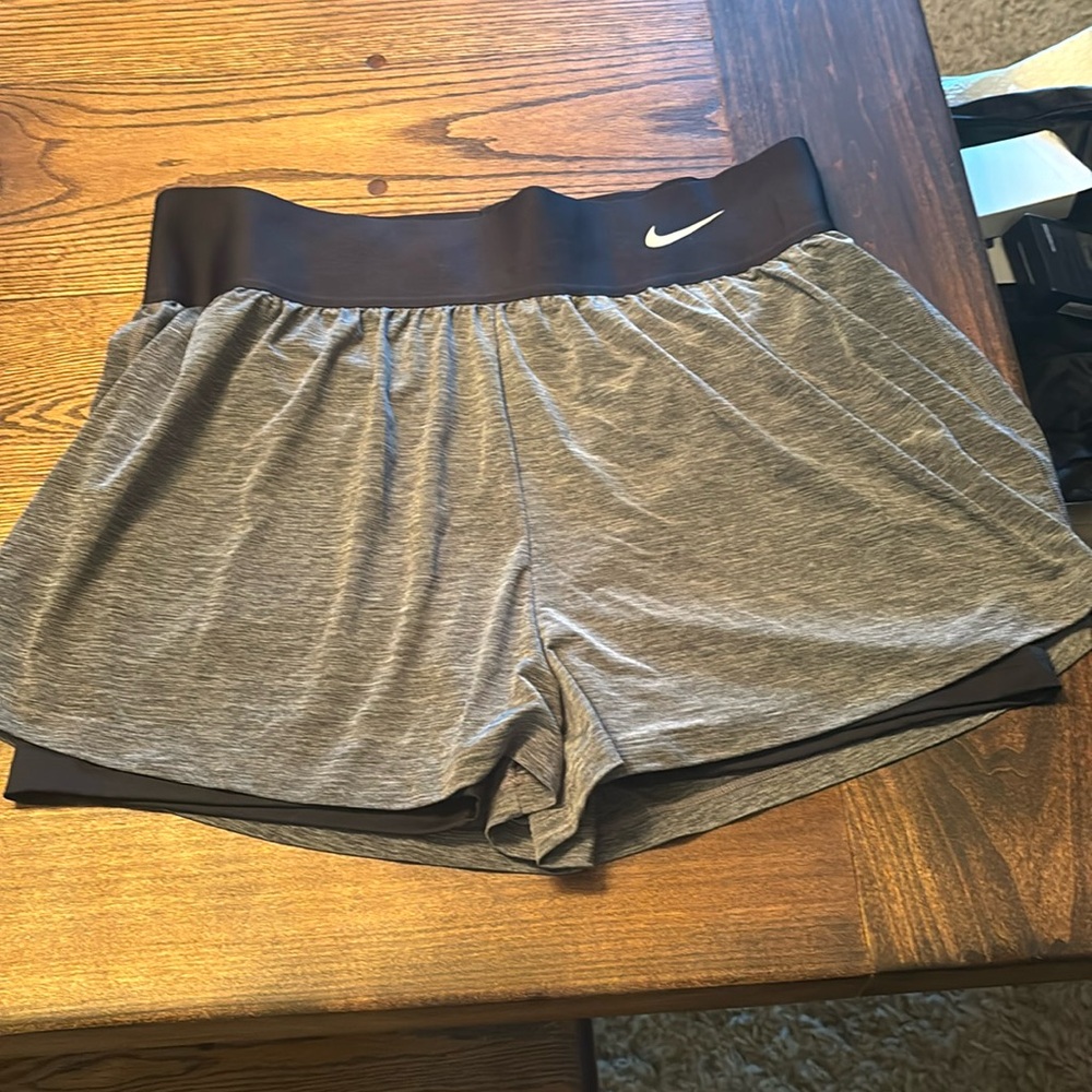 Women’s extra large Nike shorts lined